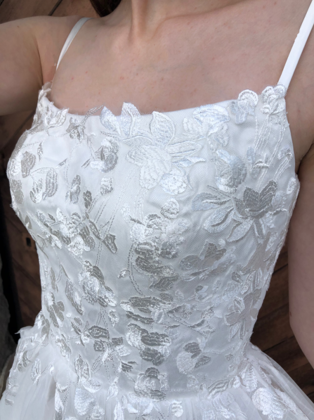 Aurélia - Farba šiat: Ivory, Veľkosť šiat: 38, Typ viazania: Šnurovačka