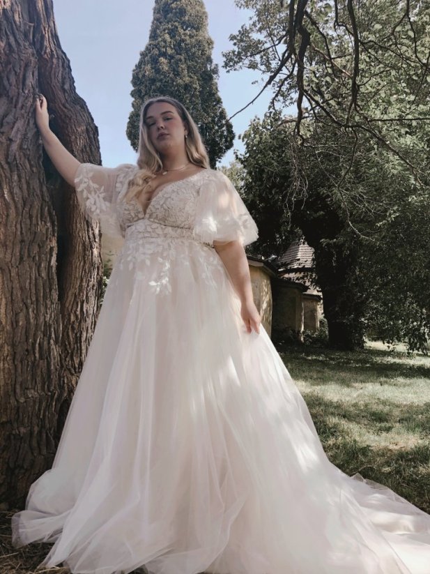 Sasha PLUS SIZE - Farba šiat: Champagne, Veľkosť šiat (PLUS SIZE): 46, Typ viazania: Šnurovačka