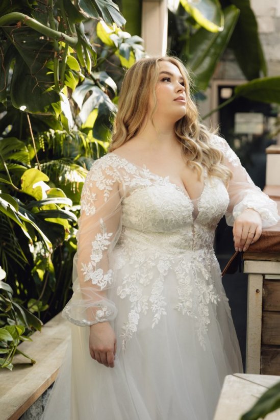 VIKTÓRIA - Farba šiat: Ivory, Veľkosť šiat (PLUS SIZE): 50, Typ viazania: Šnurovačka