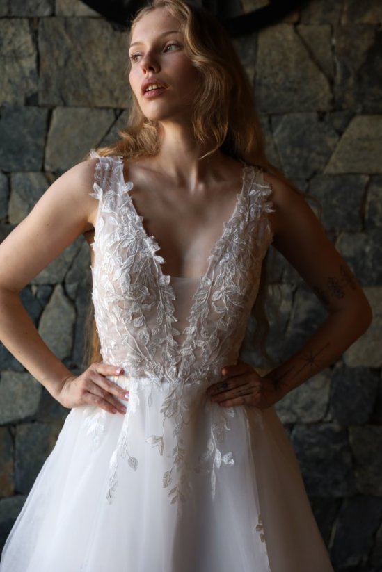 LIANA IVORY - Farba šiat: Ivory, Veľkosť šiat: 34, Typ viazania: Šnurovačka