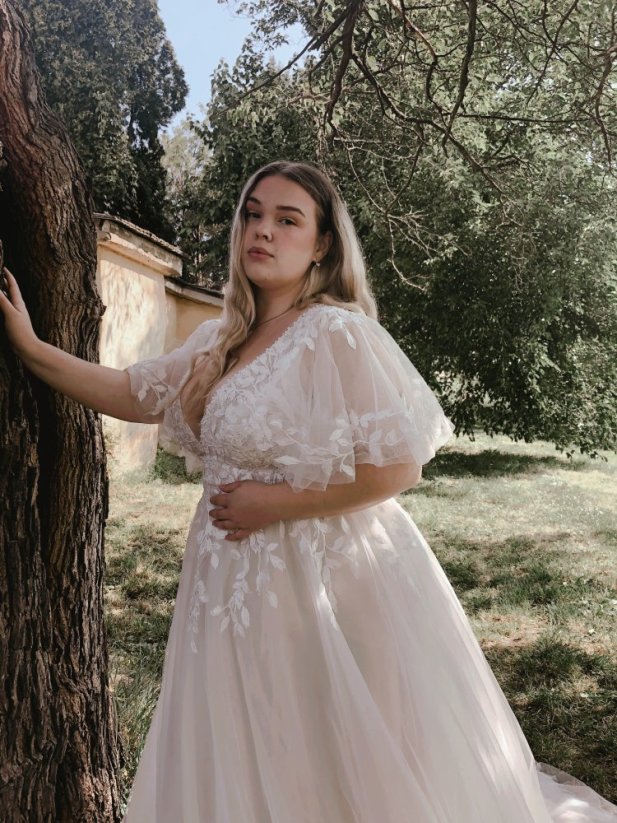 Sasha PLUS SIZE - Farba šiat: Champagne, Veľkosť šiat (PLUS SIZE): 46, Typ viazania: Šnurovačka