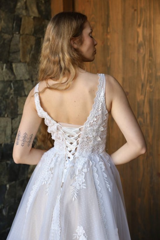 RUSALKA - Farba šiat: Champagne, Veľkosť šiat: 42, Typ viazania: Šnurovačka