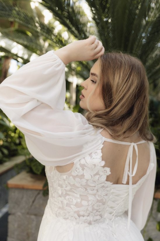 LAURA - Farba šiat: Ivory, Veľkosť šiat (PLUS SIZE): 48, Typ viazania: Šnurovačka