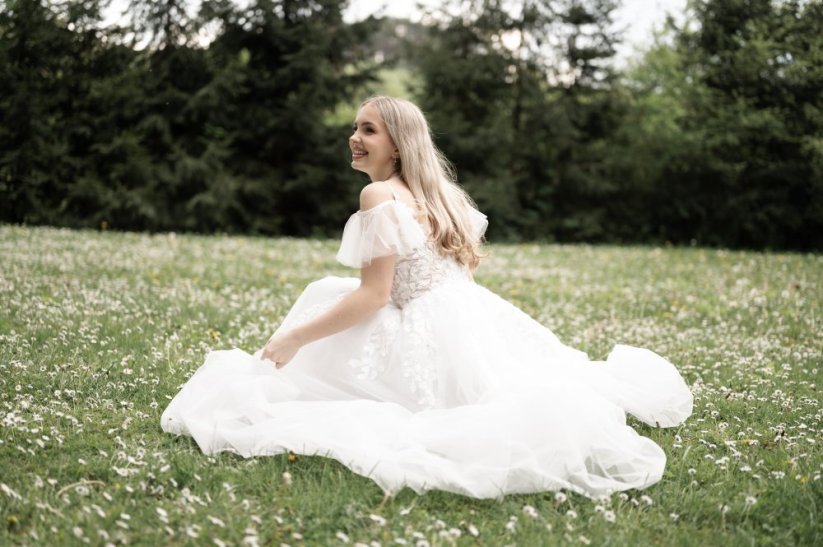 Adele - Farba šiat: Ivory, Veľkosť šiat: 34, Typ viazania: Zips