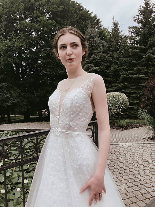 Sofia - Farba šiat: Ivory, Veľkosť šiat: 36, Typ viazania: Zips