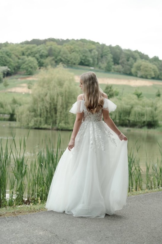 Adele - Farba šiat: Ivory, Veľkosť šiat: 34, Typ viazania: Zips