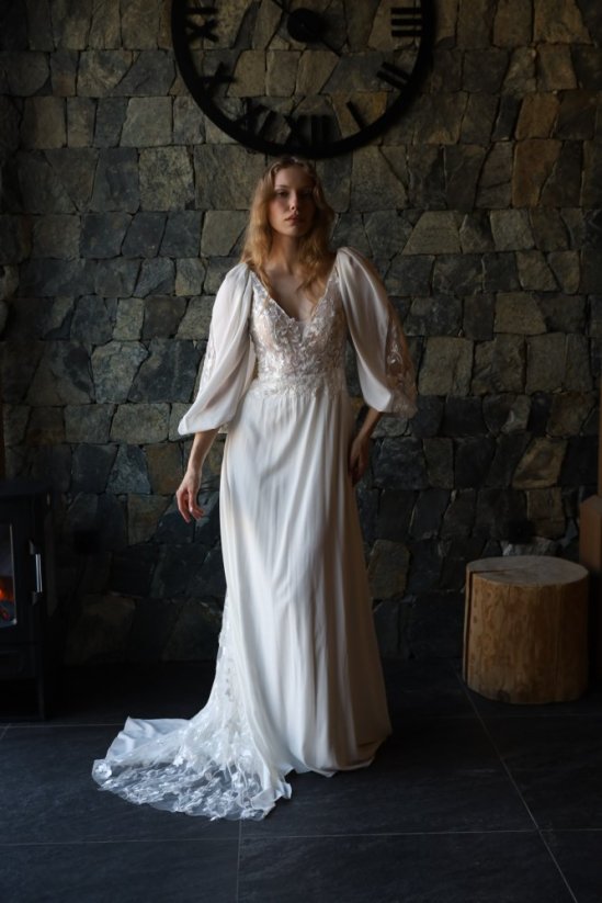 LAURA - Farba šiat: Ivory, Veľkosť šiat: 40, Typ viazania: Šnurovačka