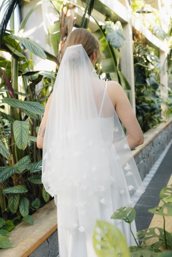 Svadobný závoj s 3D kvietkami - Farba: Ivory