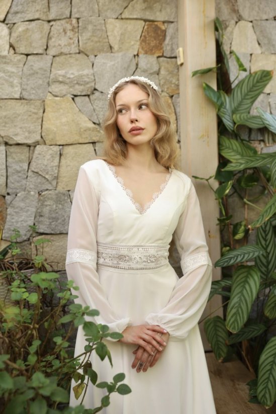 LIBUŠA - Farba šiat: Ivory, Veľkosť šiat: 32, Typ viazania: Zips