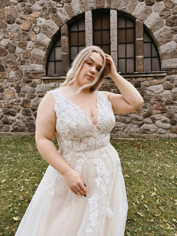Lucia PLUS SIZE - Farba šiat: Champagne, Veľkosť šiat (PLUS SIZE): 44, Typ viazania: Šnurovačka