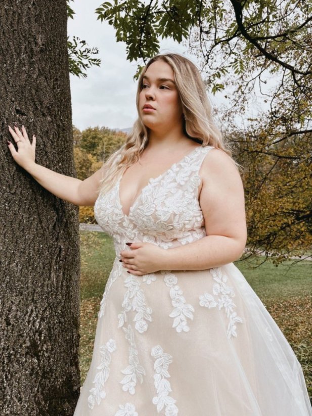 Lucia PLUS SIZE - Farba šiat: Champagne, Veľkosť šiat (PLUS SIZE): 44, Typ viazania: Šnurovačka