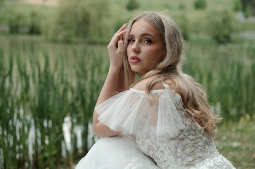 Adele - Farba šiat: Ivory, Veľkosť šiat: 34, Typ viazania: Zips