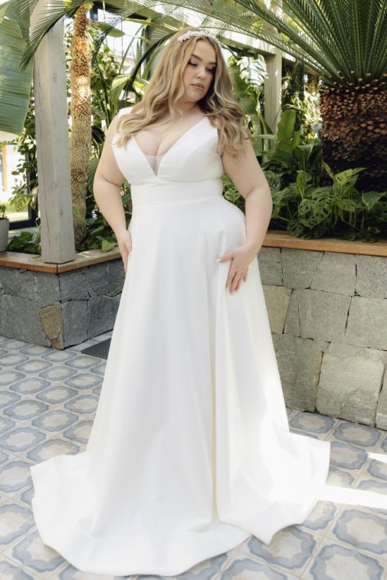 LENA - Farba šiat: Ivory, Veľkosť šiat (PLUS SIZE): 48, Typ viazania: Šnurovačka