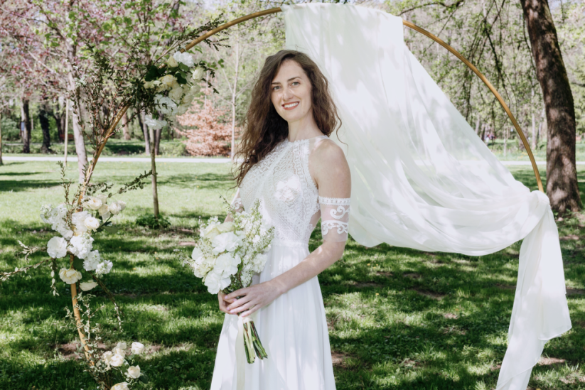 Ruth - Farba šiat: Ivory, Veľkosť šiat: 32, Typ viazania: Zips