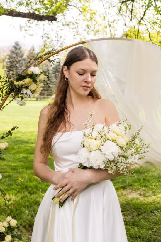 Chloe - Farba šiat: Ivory, Veľkosť šiat: 36