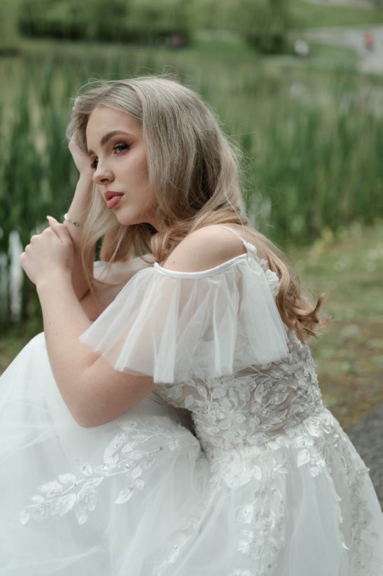 Adele - Farba šiat: Ivory, Veľkosť šiat: 36, Typ viazania: Zips