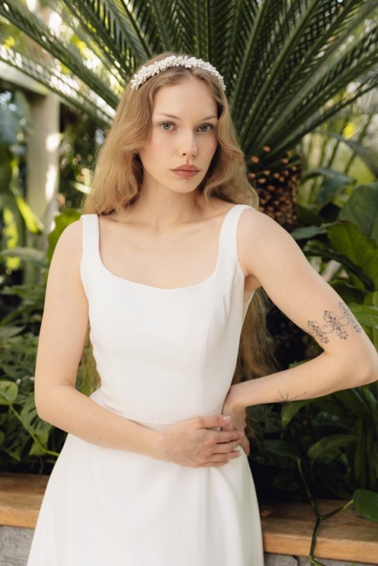 TERÉZIA - Farba šiat: Ivory, Veľkosť šiat: 34, Typ viazania: Šnurovačka