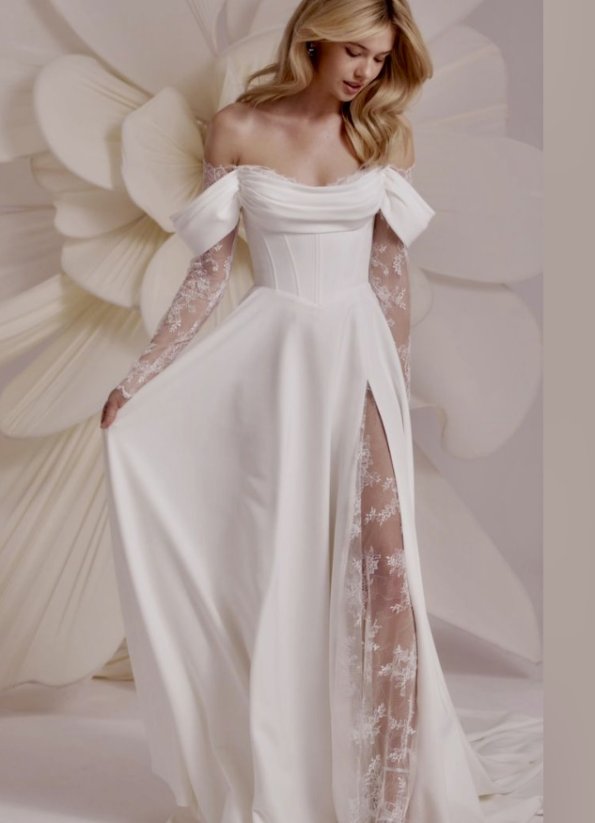 Barbara - Farba šiat: Ivory, Veľkosť šiat: 40, Typ viazania: Šnurovačka