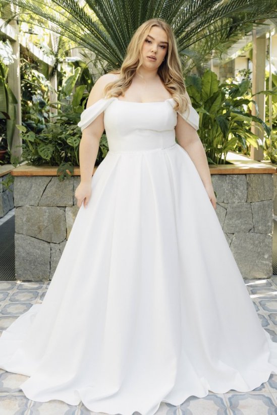 CARMEN - Farba šiat: Ivory, Veľkosť šiat (PLUS SIZE): 48, Typ viazania: Šnurovačka