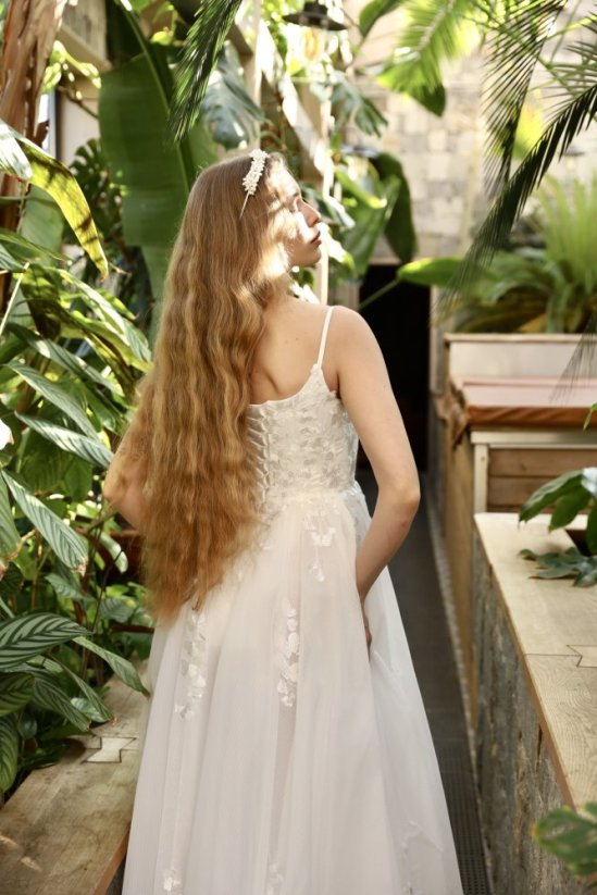 AURÉLIA - Farba šiat: Ivory, Veľkosť šiat: 38, Typ viazania: Šnurovačka