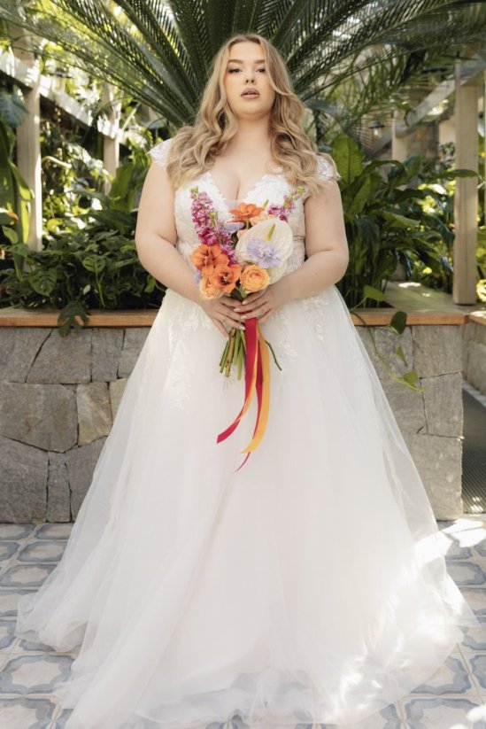 LAILA - Farba šiat: Ivory, Veľkosť šiat (PLUS SIZE): 46, Typ viazania: Šnurovačka