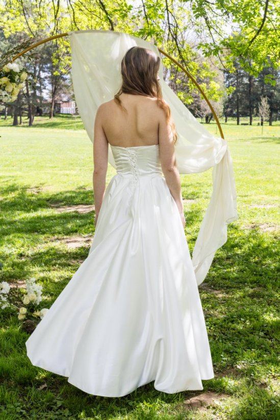 Chloe - Farba šiat: Ivory, Veľkosť šiat: 36