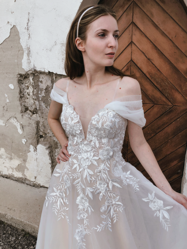 Tatiana - Farba šiat: Champagne, Veľkosť šiat: 32