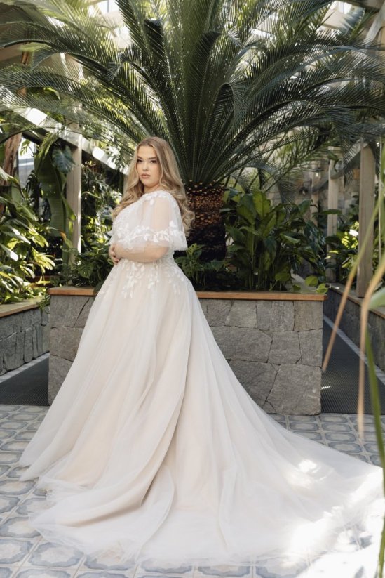 SASHA - Farba šiat: Champagne, Veľkosť šiat (PLUS SIZE): 50, Typ viazania: Šnurovačka