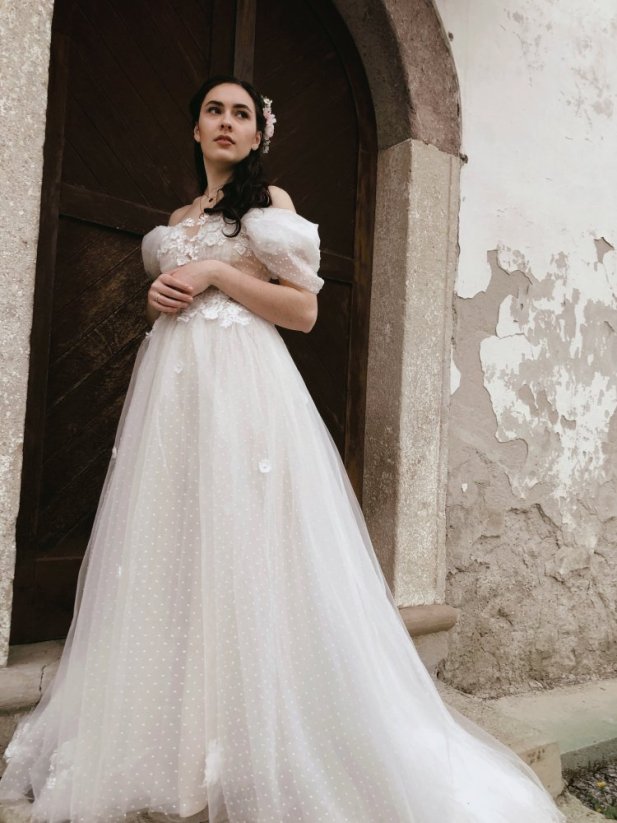 Francesca - Farba šiat: Champagne, Veľkosť šiat: 36, Typ viazania: Šnurovačka