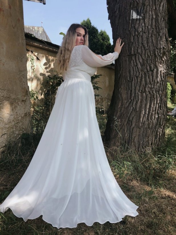 Lívia PLUS SIZE - Farba šiat: Ivory, Veľkosť šiat (PLUS SIZE): 44, Typ viazania: Šnurovačka