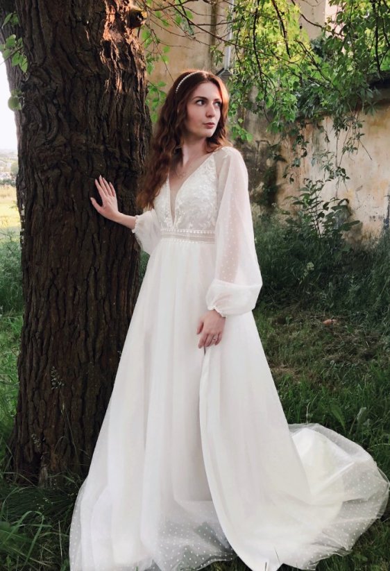 Divožienka - Farba šiat: Ivory, Veľkosť šiat: 42, Typ viazania: Šnurovačka