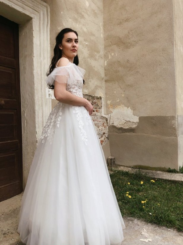 Adele - Farba šiat: Ivory, Veľkosť šiat: 38, Typ viazania: Zips