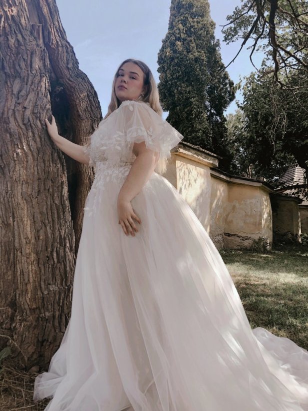 Sasha PLUS SIZE - Farba šiat: Champagne, Veľkosť šiat (PLUS SIZE): 46, Typ viazania: Šnurovačka