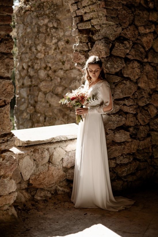Lívia - Farba šiat: Ivory, Veľkosť šiat: 42, Typ viazania: Šnurovačka