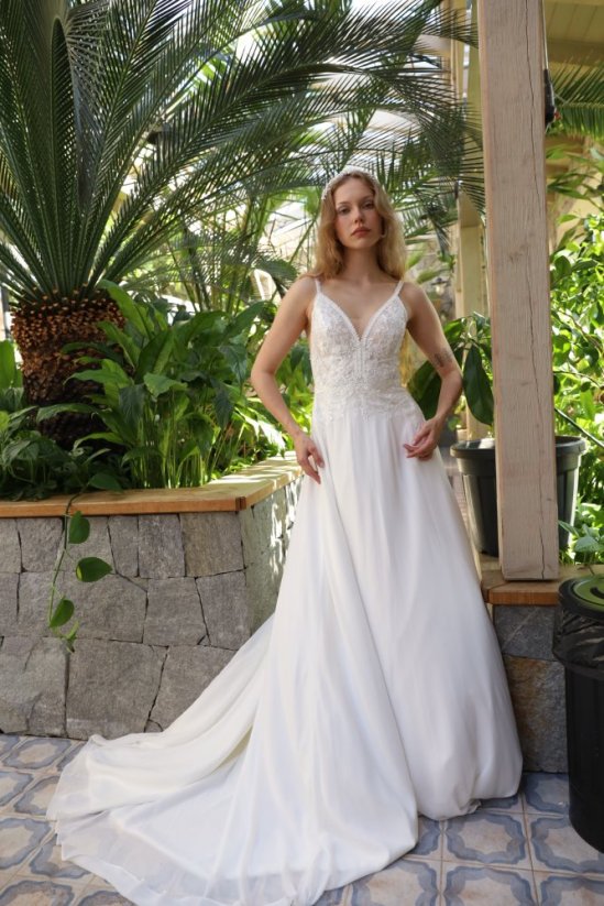 LUJZA - Farba šiat: Ivory, Veľkosť šiat: 34, Typ viazania: Zips + šnurovanie