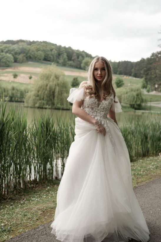 Adele - Farba šiat: Ivory, Veľkosť šiat: 34, Typ viazania: Zips