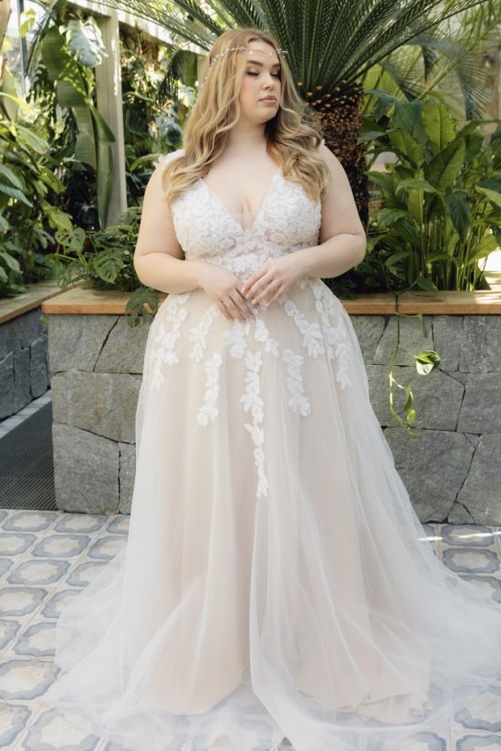 LUCIA CHAMPAGNE - Farba šiat: Champagne, Veľkosť šiat (PLUS SIZE): 52, Typ viazania: Šnurovačka