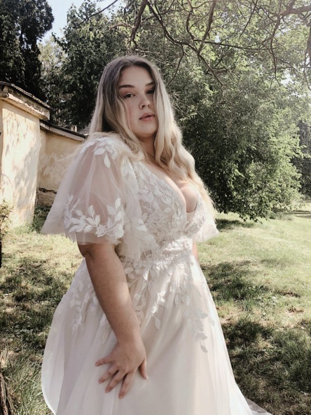 Sasha PLUS SIZE - Farba šiat: Champagne, Veľkosť šiat (PLUS SIZE): 46, Typ viazania: Šnurovačka