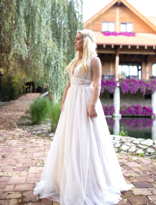 Frederika - Farba šiat: Champagne, Veľkosť šiat: 38, Typ viazania: Šnurovačka