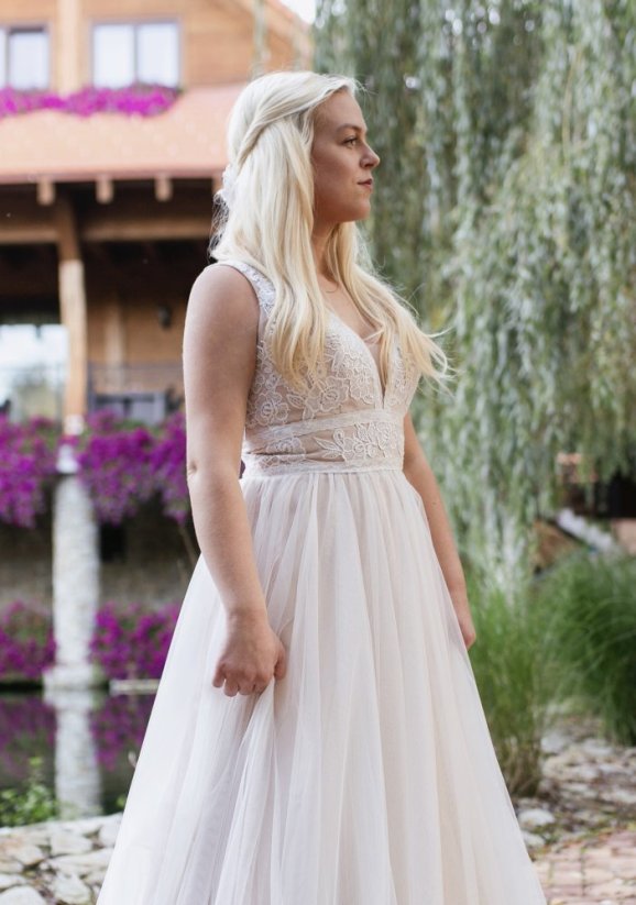 Frederika - Farba šiat: Champagne, Veľkosť šiat: 38, Typ viazania: Šnurovačka