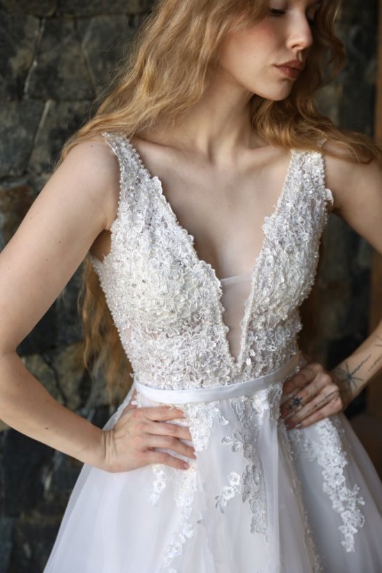 AMÉLIA - Farba šiat: Ivory, Veľkosť šiat: 34, Typ viazania: Šnurovačka