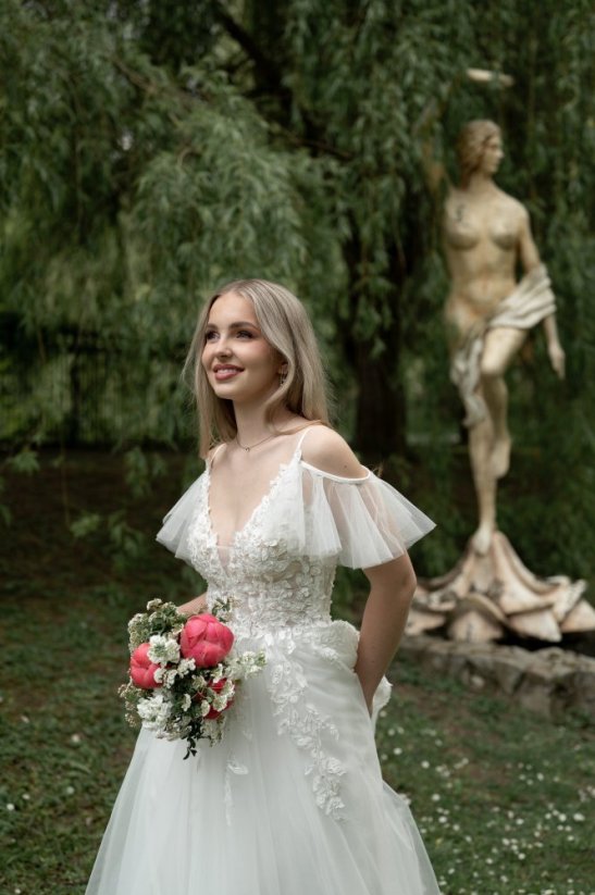 Adele - Farba šiat: Ivory, Veľkosť šiat: 34, Typ viazania: Zips