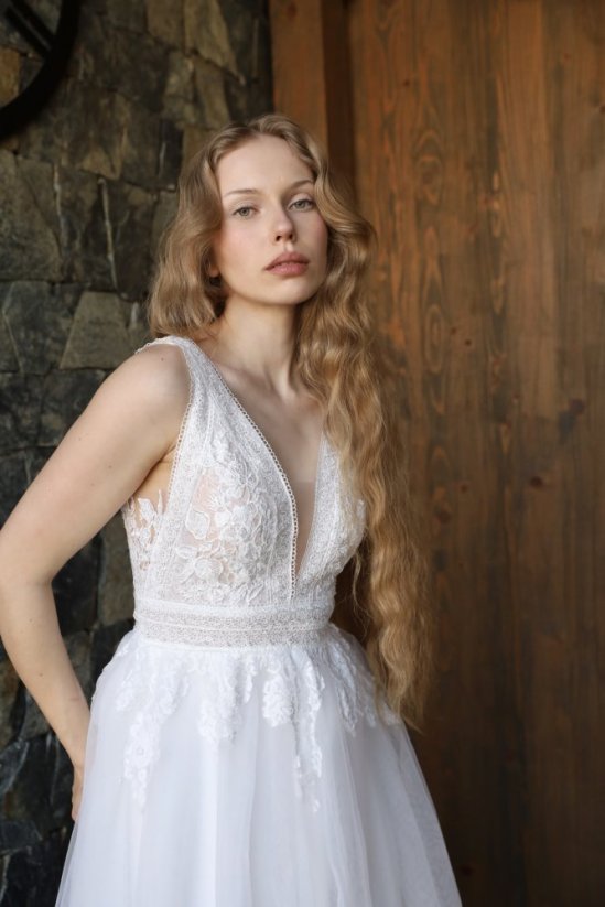 LESANA - Farba šiat: Ivory, Veľkosť šiat: 32, Typ viazania: Šnurovačka