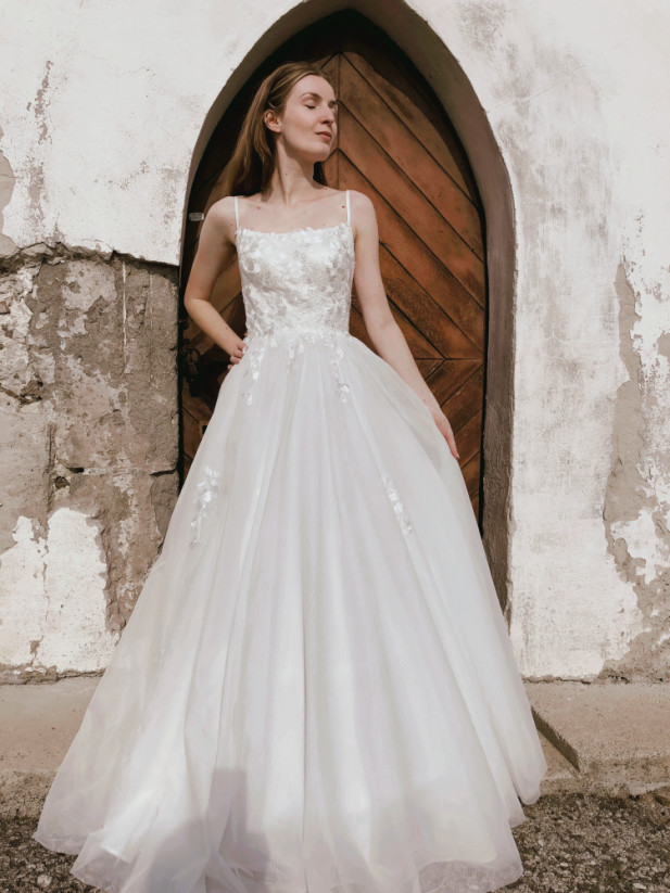 Aurélia - Farba šiat: Ivory, Veľkosť šiat: 38, Typ viazania: Šnurovačka