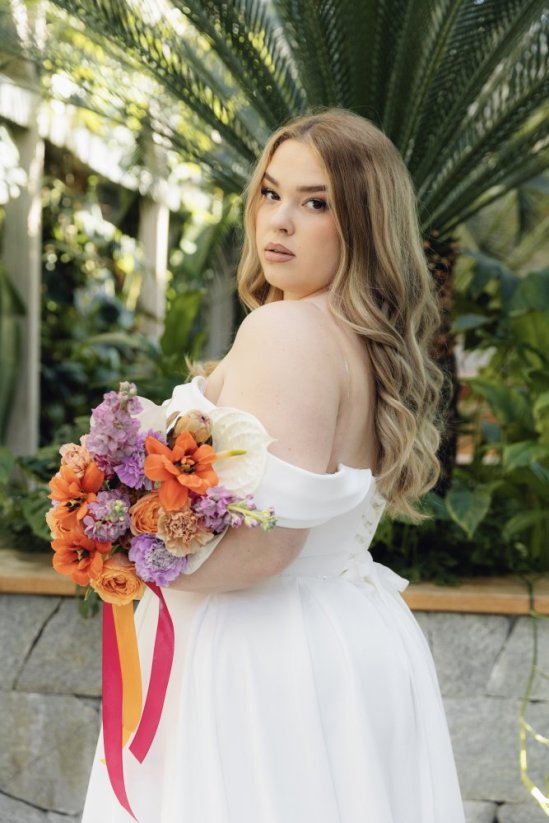 CARMEN - Farba šiat: Ivory, Veľkosť šiat (PLUS SIZE): 48, Typ viazania: Šnurovačka