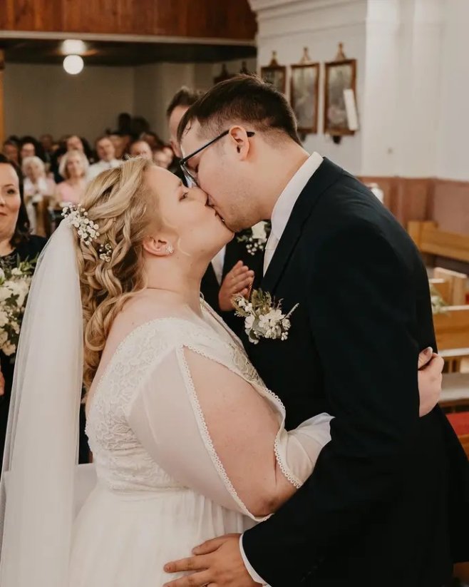 Lívia PLUS SIZE - Farba šiat: Ivory, Veľkosť šiat (PLUS SIZE): 54, Typ viazania: Šnurovačka