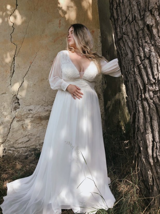 Lívia PLUS SIZE - Farba šiat: Ivory, Veľkosť šiat (PLUS SIZE): 44, Typ viazania: Šnurovačka