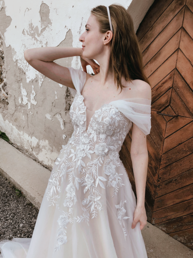 Tatiana - Farba šiat: Champagne, Veľkosť šiat: 32