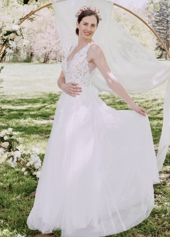 Lucia - Farba šiat: Champagne, Veľkosť šiat: 42, Typ viazania: Šnurovačka