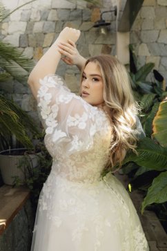 LUCIA IVORY
